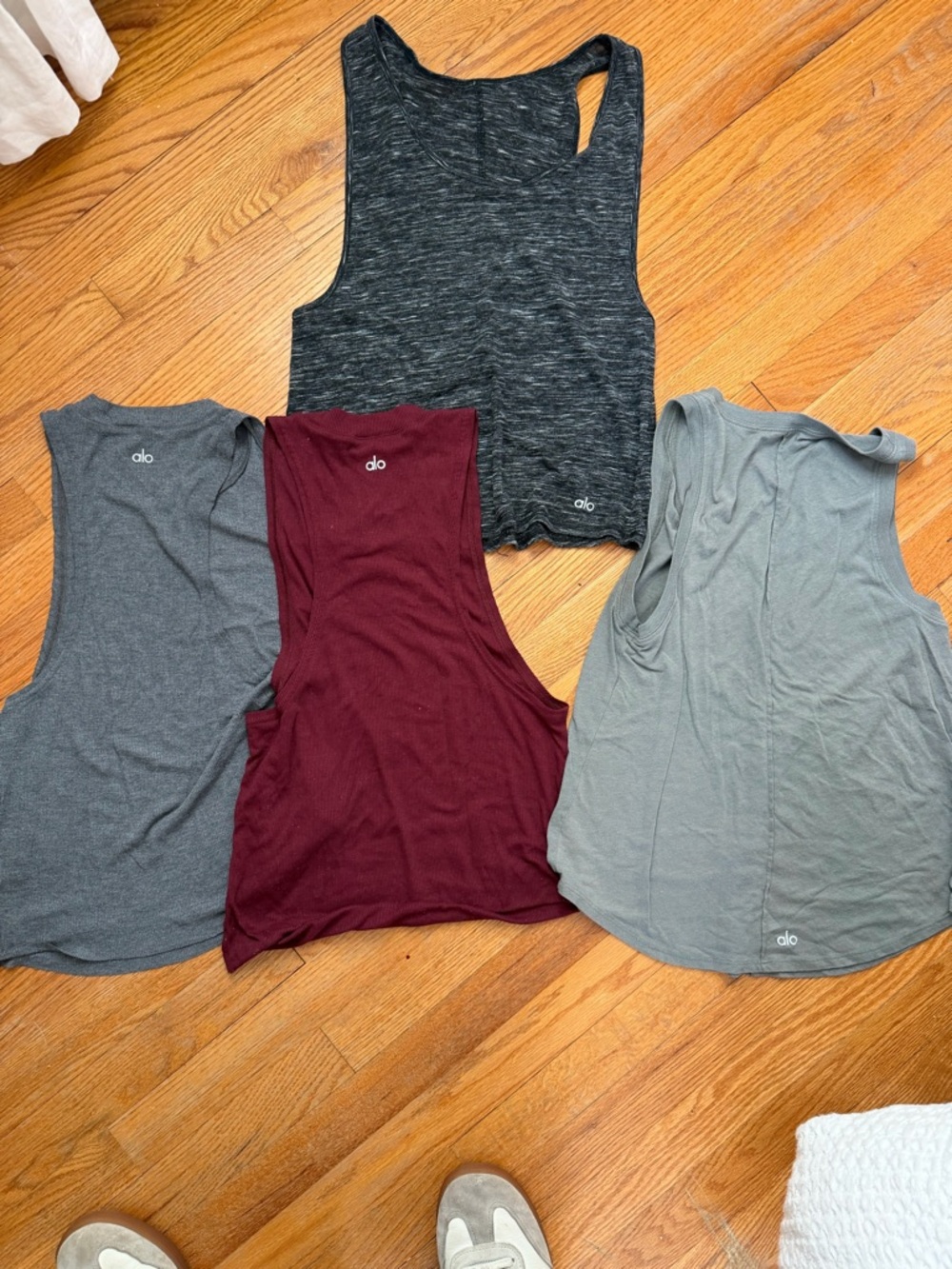 Alo Yoga Tank Tops Set of 4 Size small - Picture 2 of 5